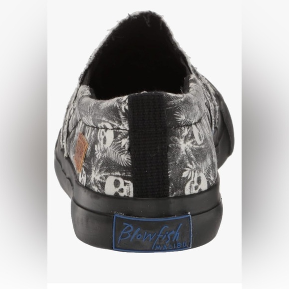 Blowfish Gray Skull Black & White Slip On Tennis Shoes Perfect NEW Size 3 - Picture 7 of 9